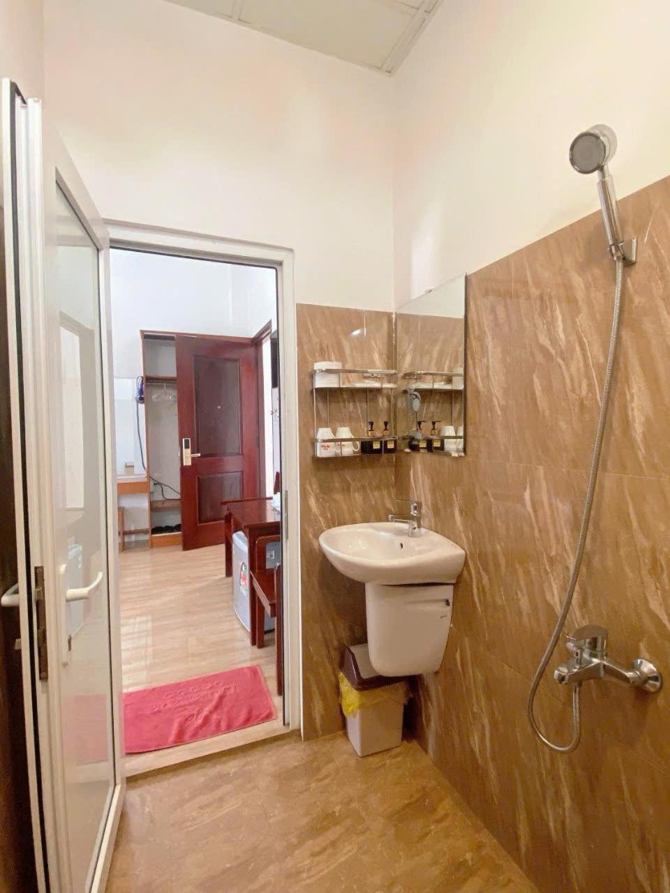 Khach San My Ngoc Otel Buôn Ma Thuột Dış mekan fotoğraf